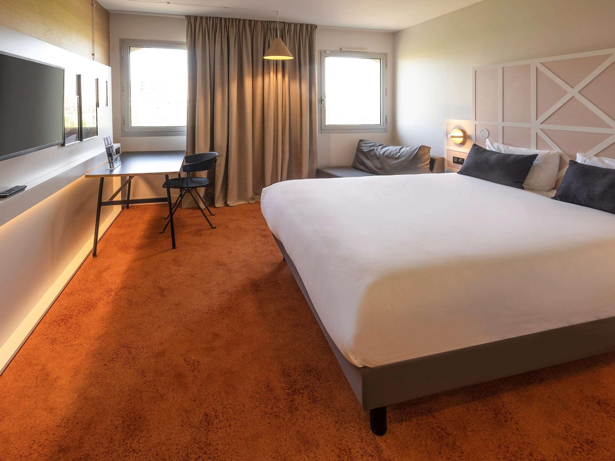 Mercure Rouen Centre Champ De Mars Exterior photo