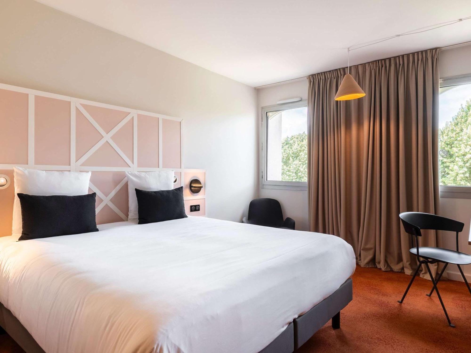 Mercure Rouen Centre Champ De Mars Exterior photo
