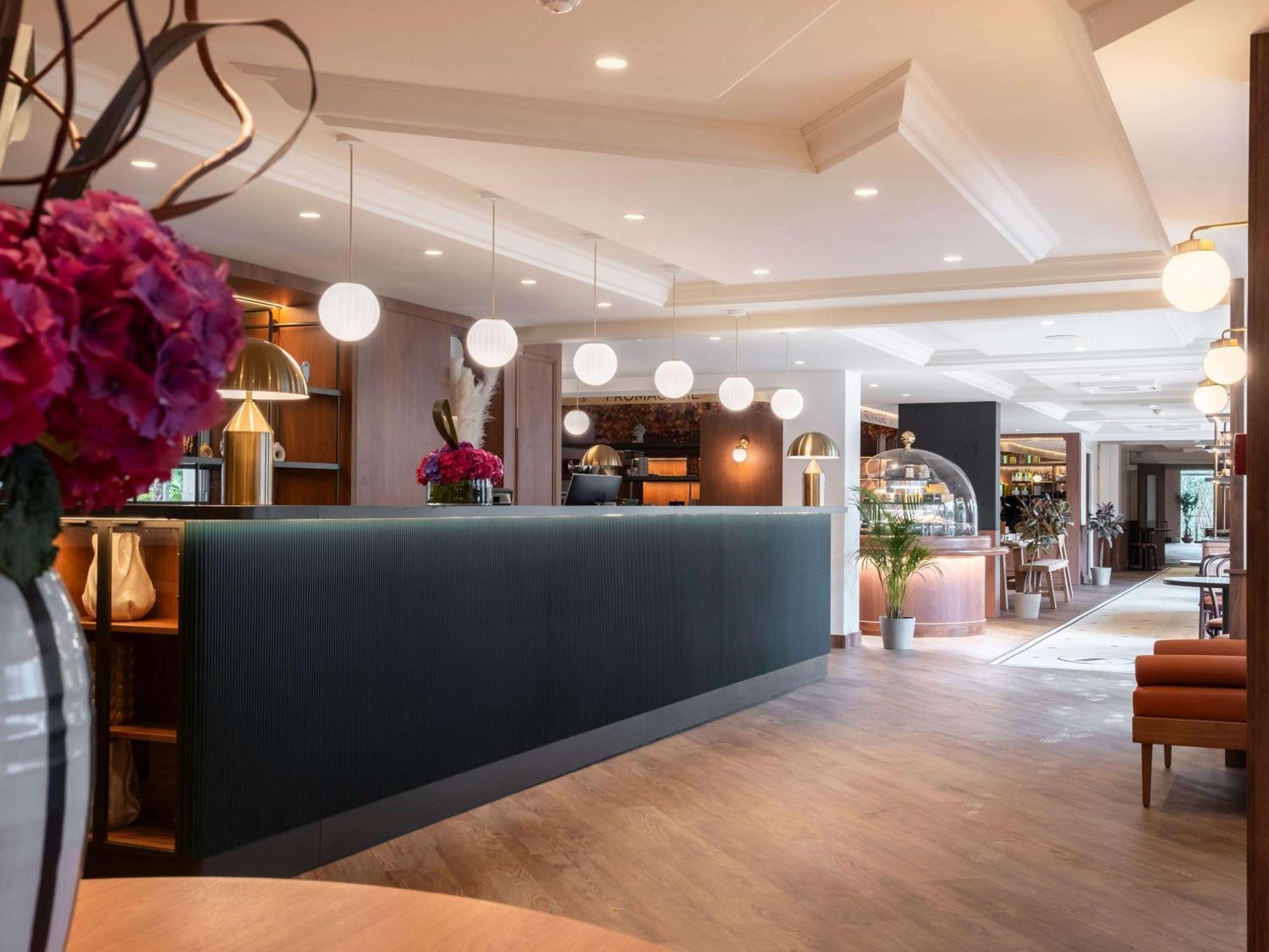 Mercure Rouen Centre Champ De Mars Exterior photo